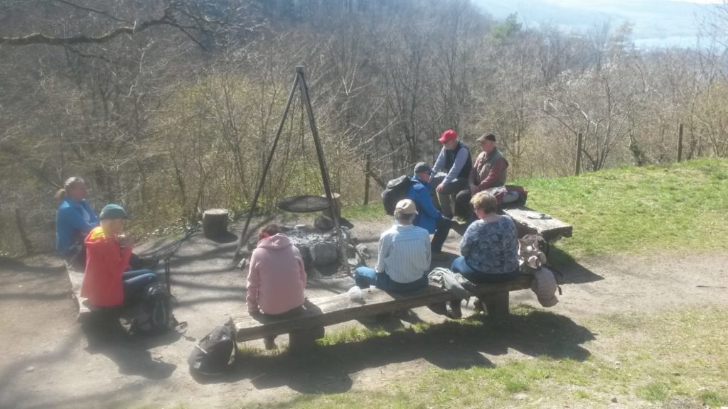 ..... machen wir unseren wohlverdienten Picknickhalt bei der Feuerstelle.
