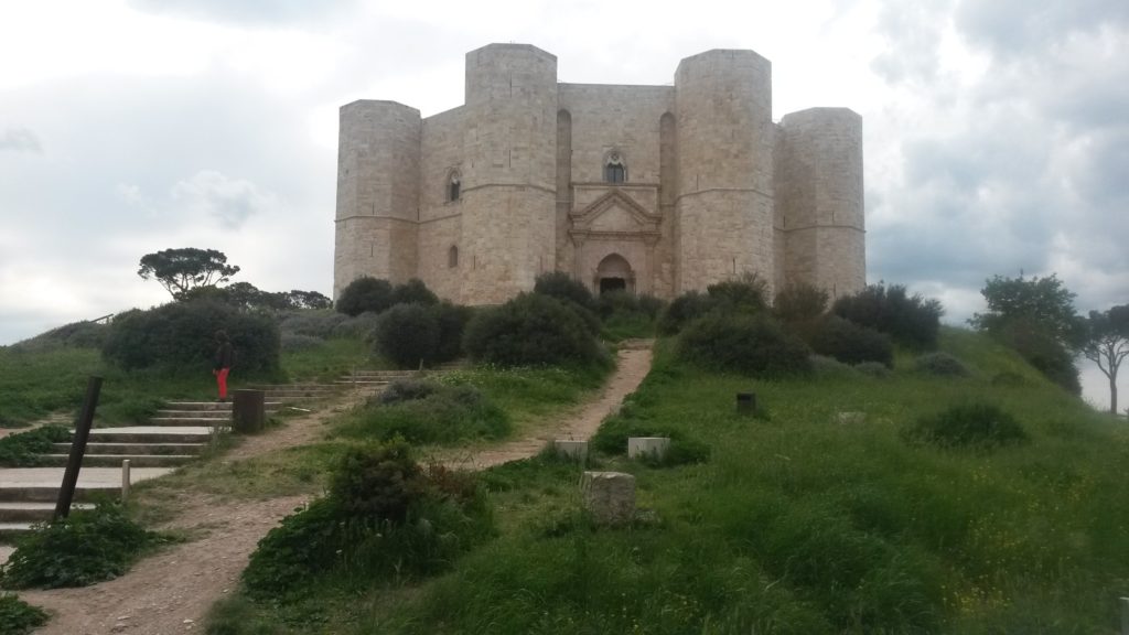 Castel del Monte, mittelalterliche Burg in Andria (540m)
