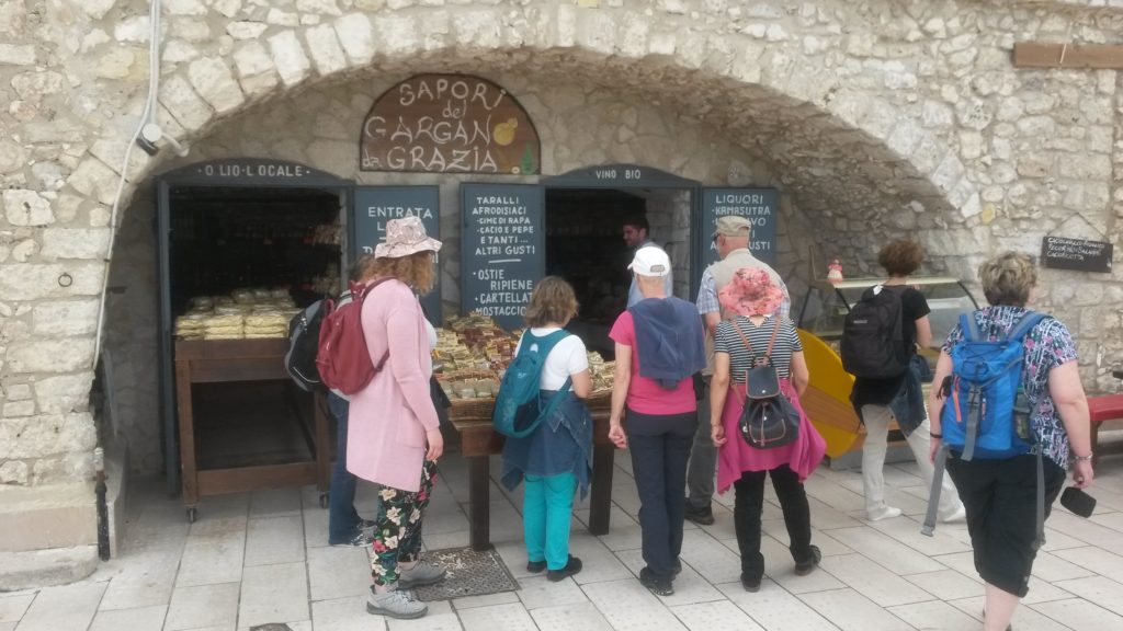 Vieste, in einem 
Einkaufsgässchen