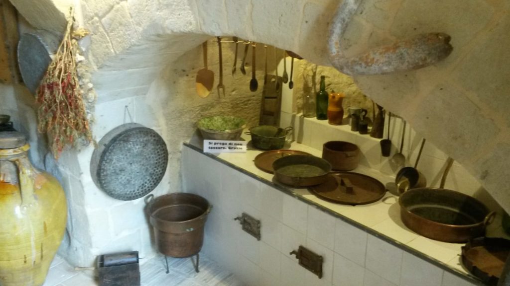 Matera, Casa Grotta di Vico Solitario,
Höhlensiedlung mit Originalküche
