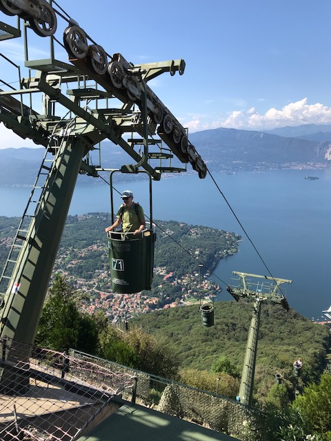 Kannenseilbahn - Wanderleiter Giorgio kurz vor der Bergstation des SASSO DEL FERRO