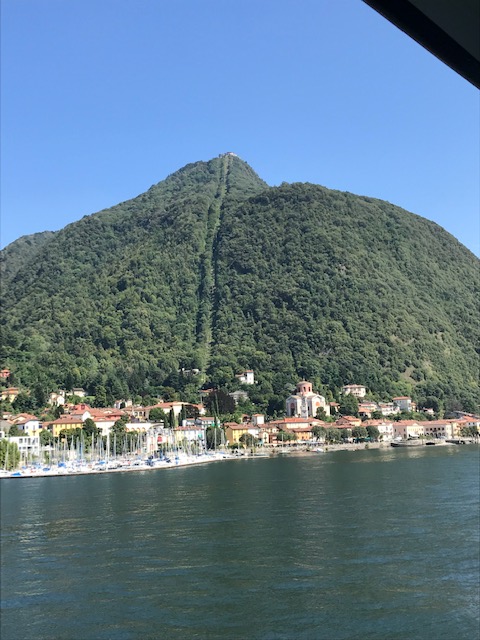 Fährfahrt - Blick Richtung Laveno und SASSO DEL FERRO