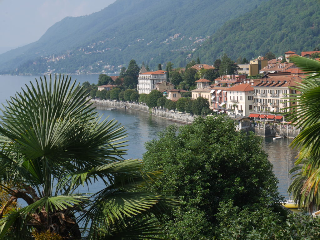Cannero - Startpunkt unserer Wanderung nach Cannobio mit Blick auf das malerische Dorf