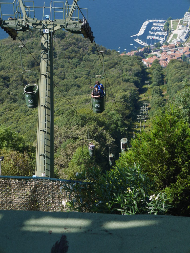 Laveno Mombello - Fahrt mit der Kannenseilbahn auf den SASSO DEL FERRO