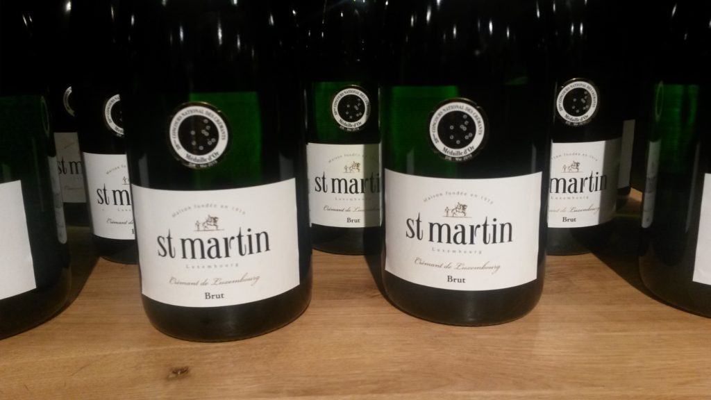 Dritter Halt auf dem Landausflug: Flasche an Flasche in der Sektkellerei CAVES ST MARTIN in Remich