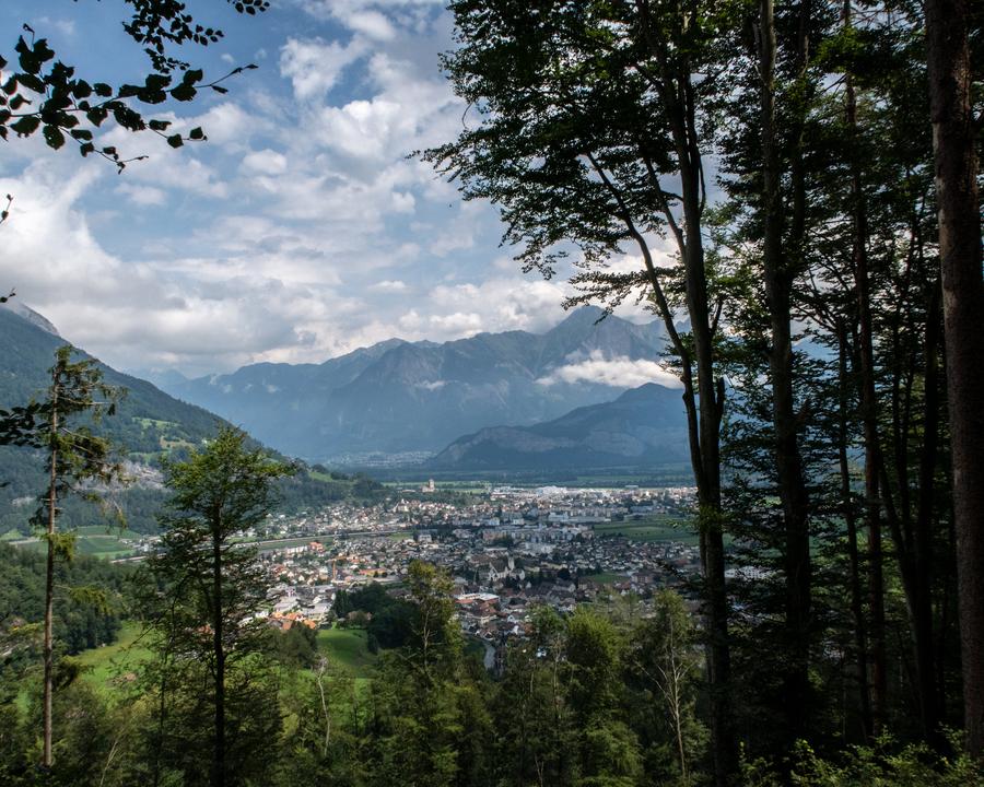 WALSA-Weg: Endpunkt der Wanderung in Mels mit Sargans im Hintergrund