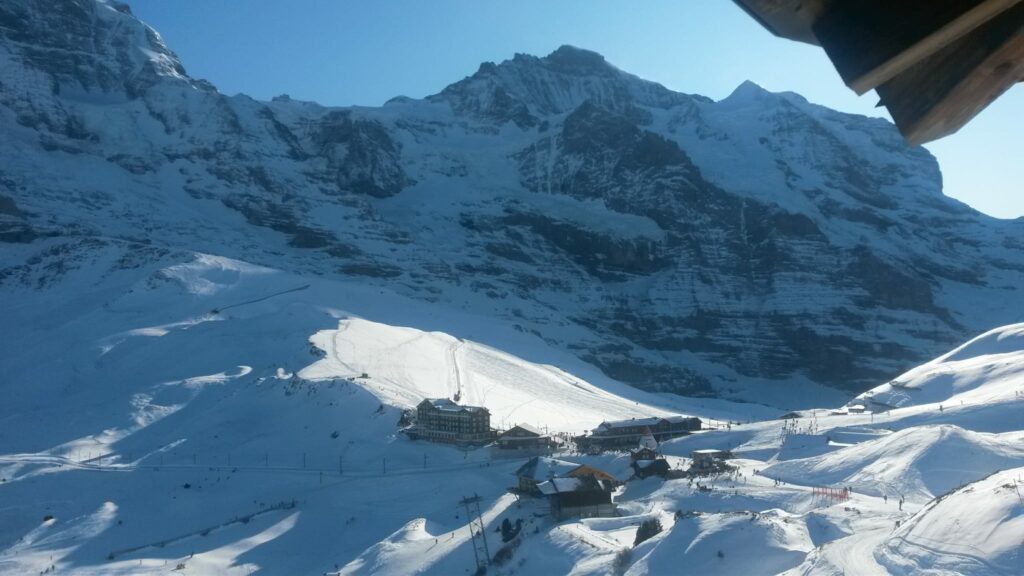 Blick vom Aussichts-Hochstand Richtung Kleine Scheidegg