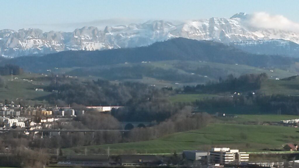 Blick von Abtwil Richtung Alpstein, wo der Schnee noch an den vergangenen Winter erinnert - 23.03.2020