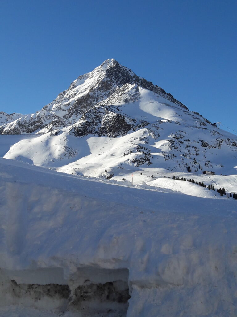Blick Richtung Hohemuth-Piste und stolzer Zwölferkogel