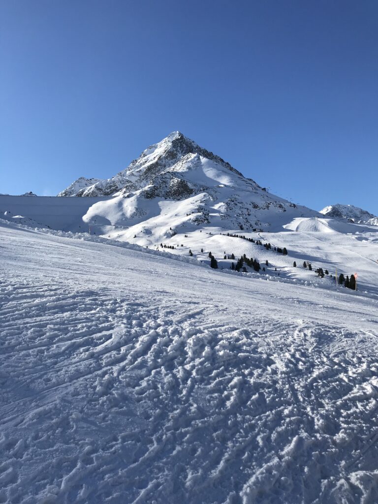 Morgenstund hat Gold im Mund mit herrlicher Sicht auf den Zwölferkogel
