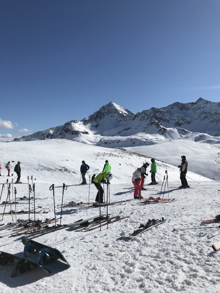 herrlicher Blick auf den Gaiskogel: Also nichts wie los auf die tollen Skipisten.