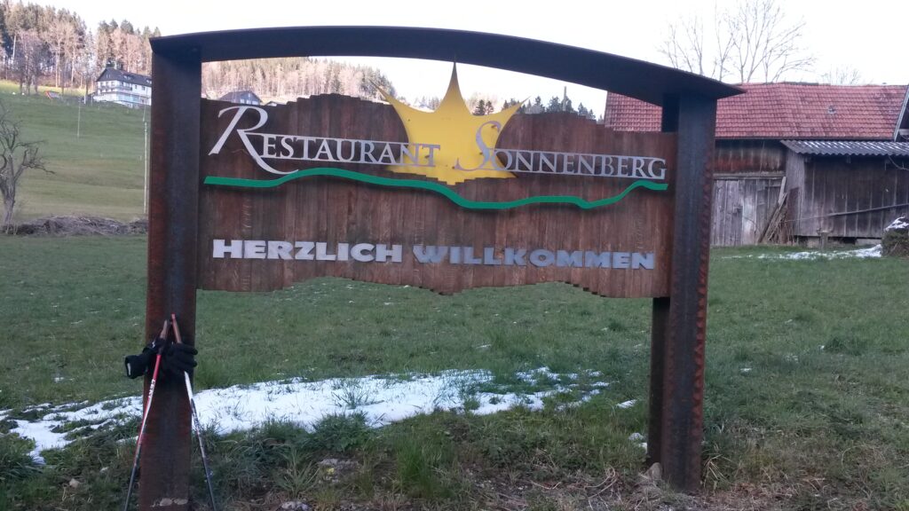 beim Restaurant Sonnenberg oberhalb dem Dorf - 31.03.2020