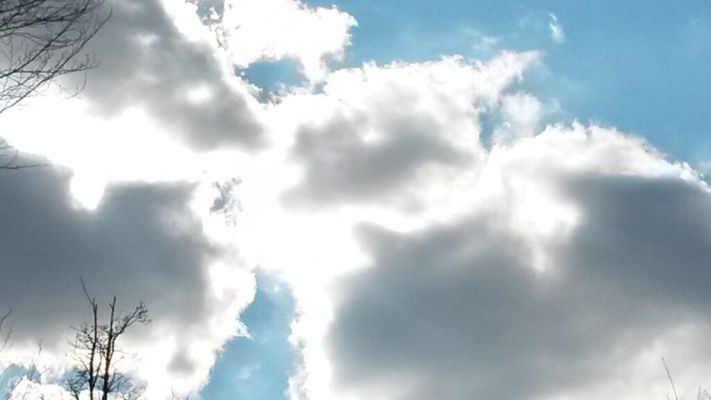 Wolkengebilde - 31.03.2020