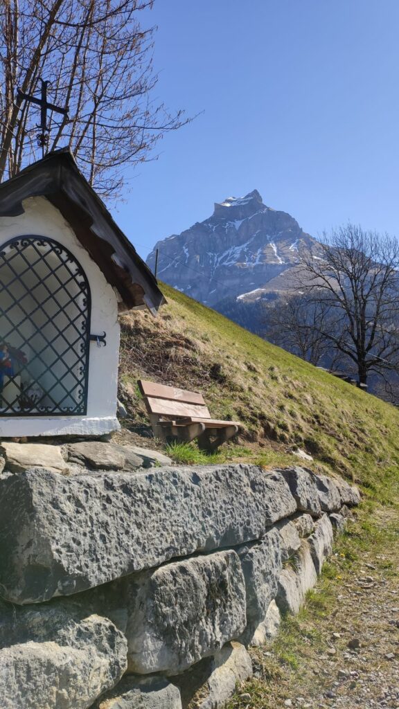 Blick Richtung Hahnen; der 2606 m hohe Berg gehört zu den Urner Alpen und wird oft als Engelberger Hausberg bezeichnet. - 05.04.2020