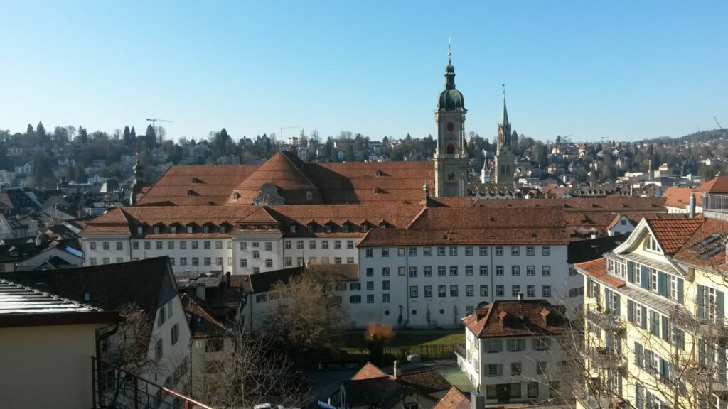 Kathedrale St. Gallen mit Stadtkirche ST. LAURENZEN im Hintergrund - 01.04.2020