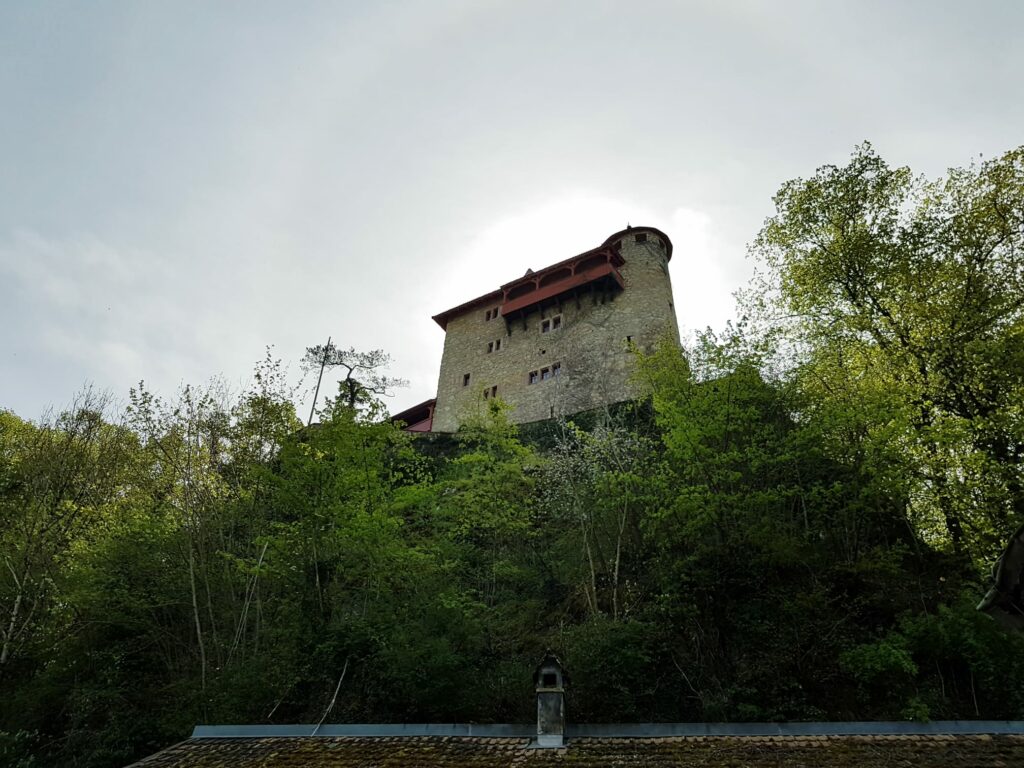 mittelalterliche Ritterburg Rotberg auf dem Gemeindegebiet von Metzerlen-Mariastein - 19.04.2020