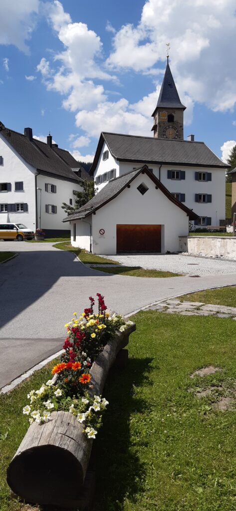 Parpan, Dorfkern mit Kirche