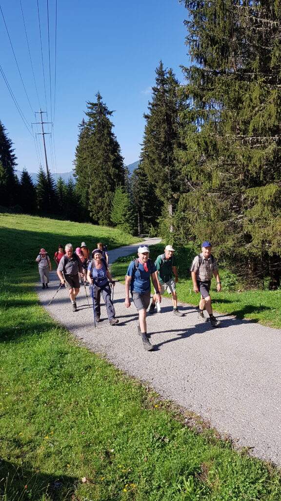 Aufstieg zur Mittelstation SCHARMOIN der Parpaner Rothornbahn