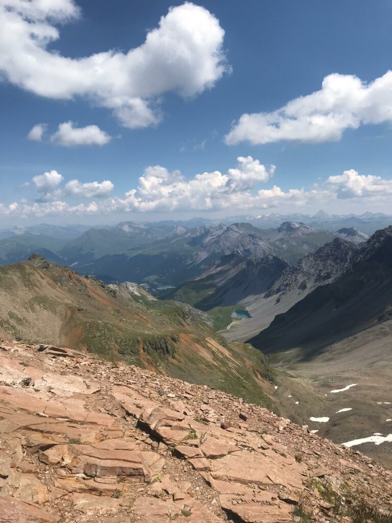 Wolkenspiel und Bergformationen