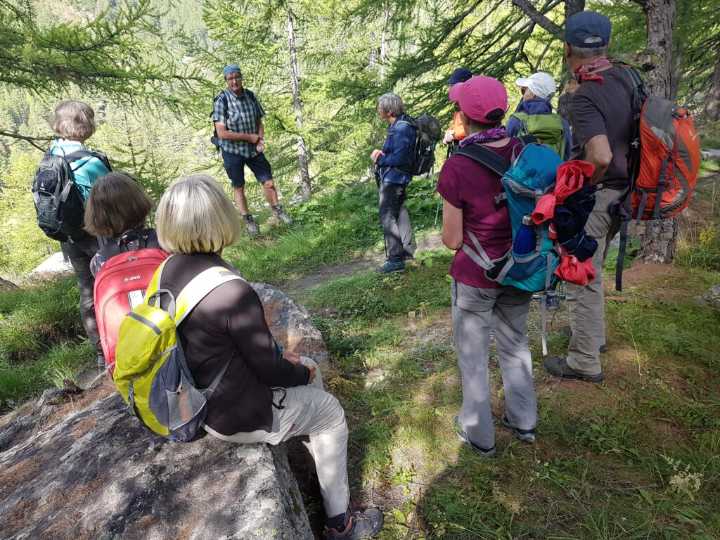 kurzer Halt auf dem Suonen-Weg