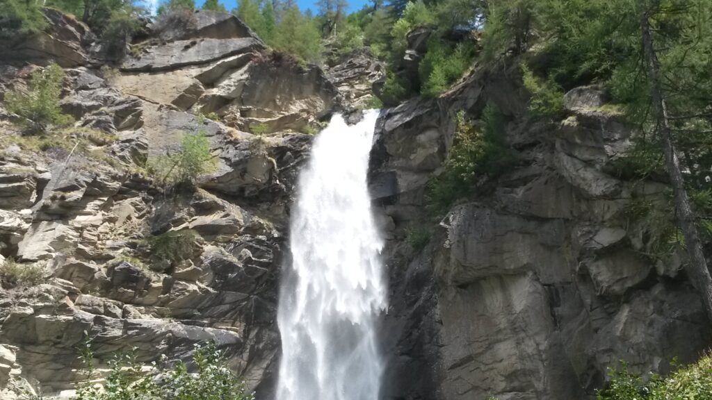 tosender Wasserfall