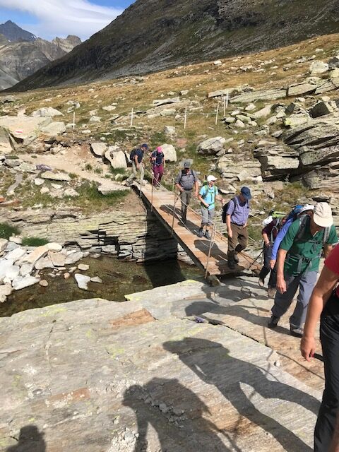 Der Bergweg wird steiniger.