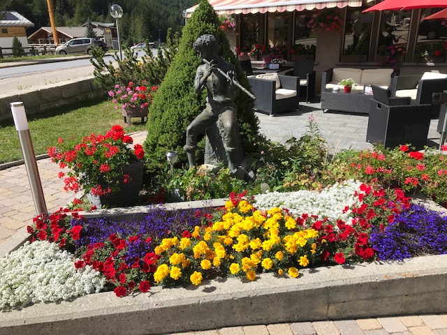 Gartensitzplatz des Hotels Kristall Saphir