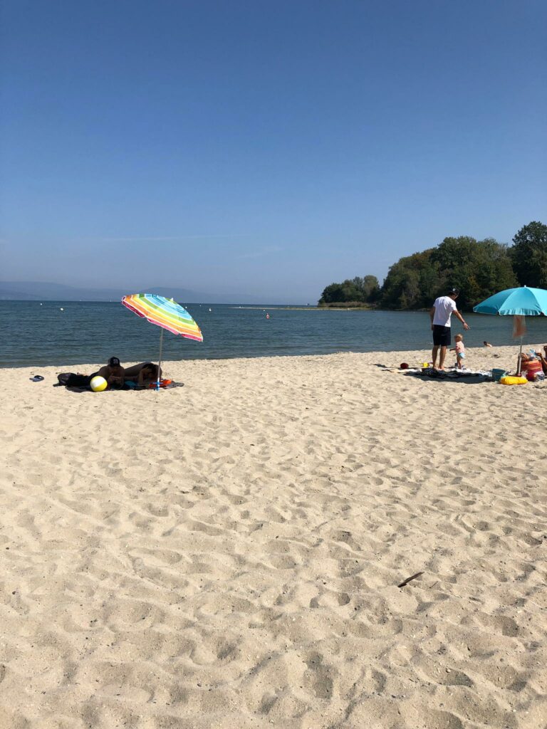 hübsche farbige Sonnenschirme