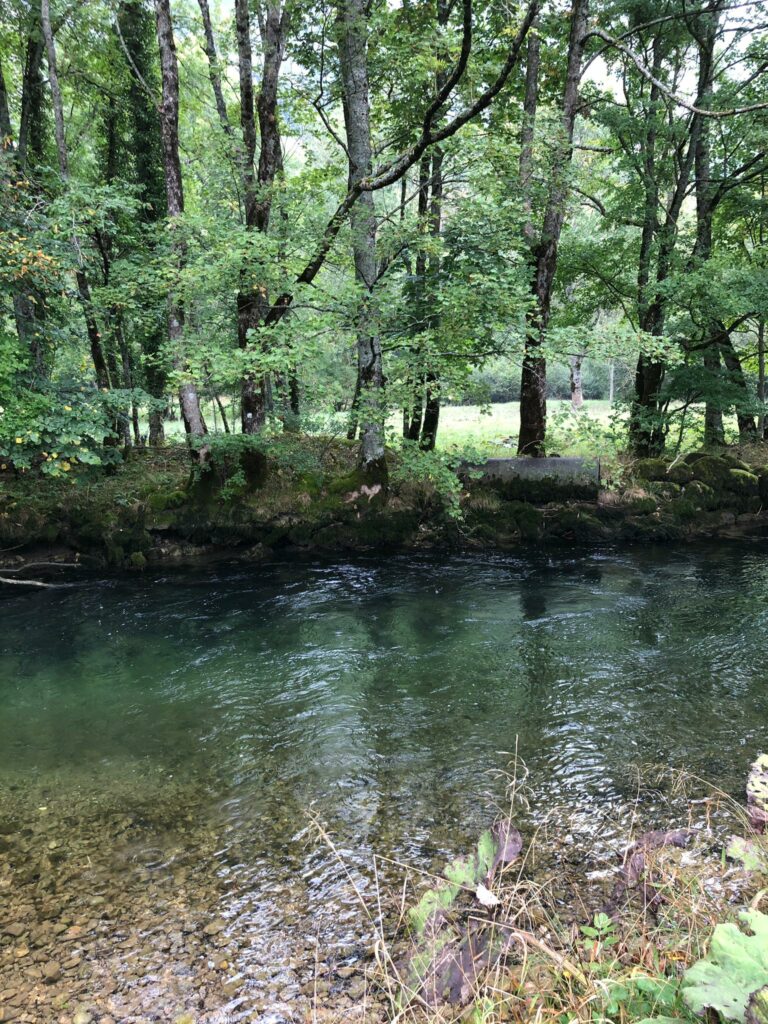 an der Orbe auf dem Weg zu den Grotten von Vallorbe