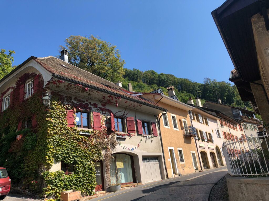 Häuserzeile in Romainmôtier