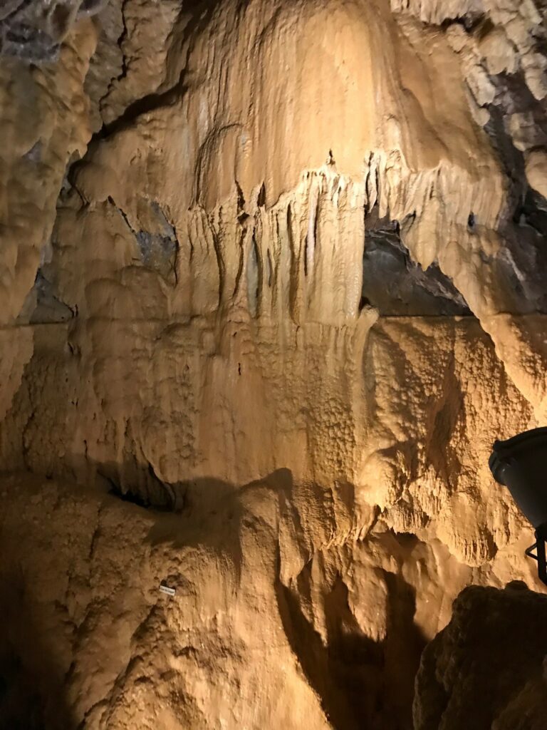 Grottes de Vallorbe: Grösste Tropfsteinhöhlen der Schweiz an der Quelle der Orbe