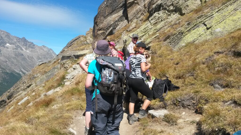 auf dem Bergwanderweg Richtung Kreuzboden