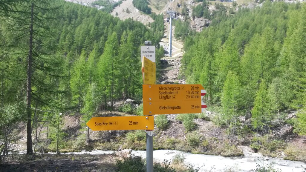 oberhalb dem Gletschersee bei Saas-Fee