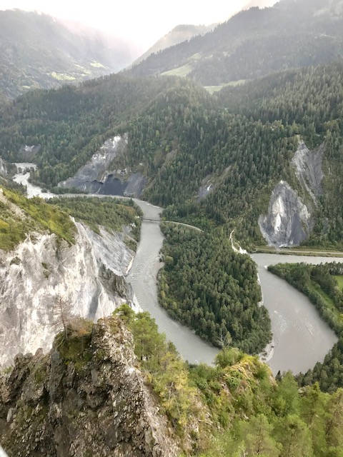 grosse Kurve in der Rheinschlucht
