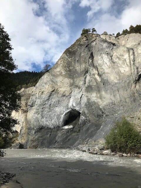 Die Rheinschlucht ist bis zu 400 m tief und 13 Km lang.
