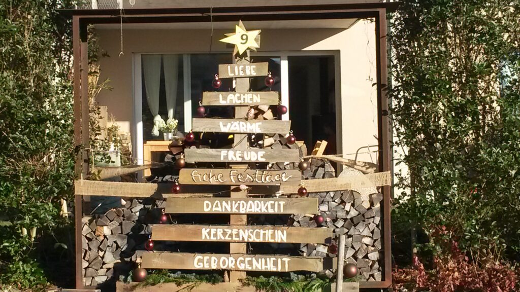Holztanne mit Weihnachtsgedanken - 16.12.2020