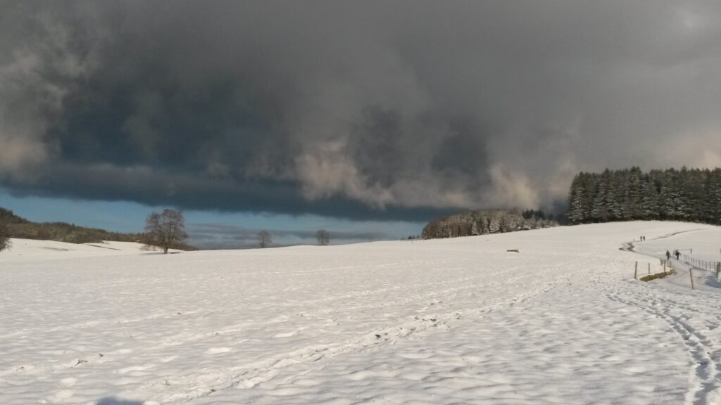 Wolkenschleier im Hintergrund - 26.12.2020