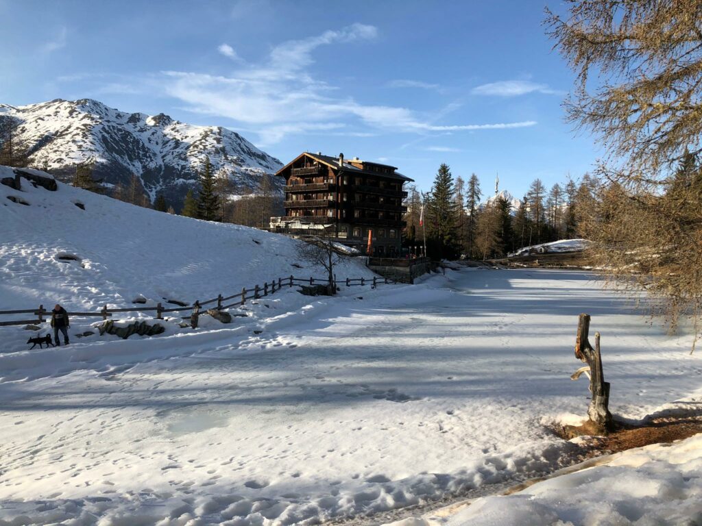 Fussweg vom Dorf Grächen Richtung Hotel zum See - Roland