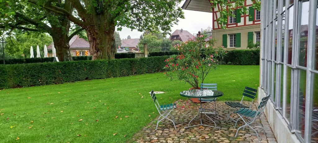 Schloss Jegenstorf, vor dem Garten-Pavillon - 01.08.2021