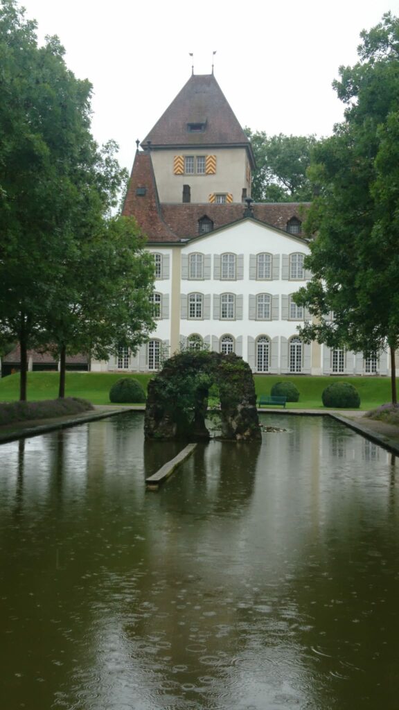 Schloss Jegenstorf, Parkanlage im Regen - 01.08.2021