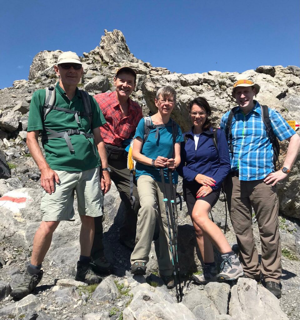 tüchtige Wandergruppe auf dem Weg Richtung Sunnbüel - 10.08.2021