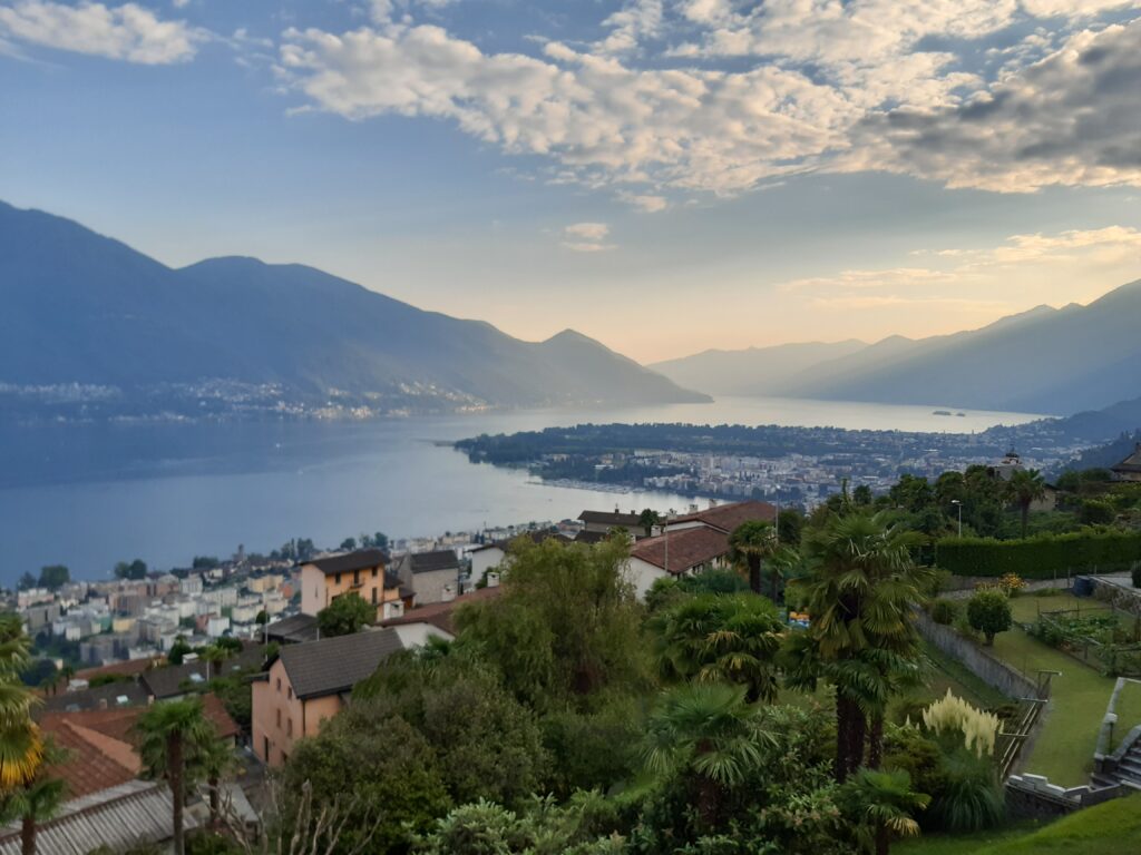 Ausblick von Brione s. Minusio auf den Lago Maggiore und die Stadt Locarno - 11.09.2021