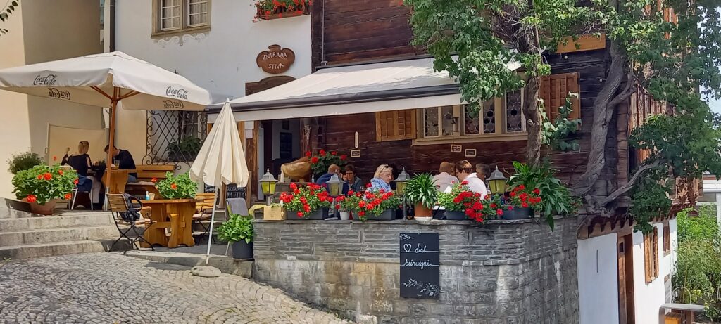 Gartensitzplatz der STIVA GRISCHUNA in Disentis - 22.08.2021
