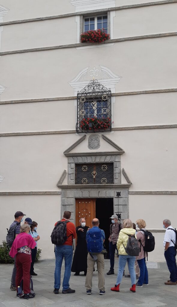Start der spannenden Klosterführung mit dem Pater - 22.08.2021