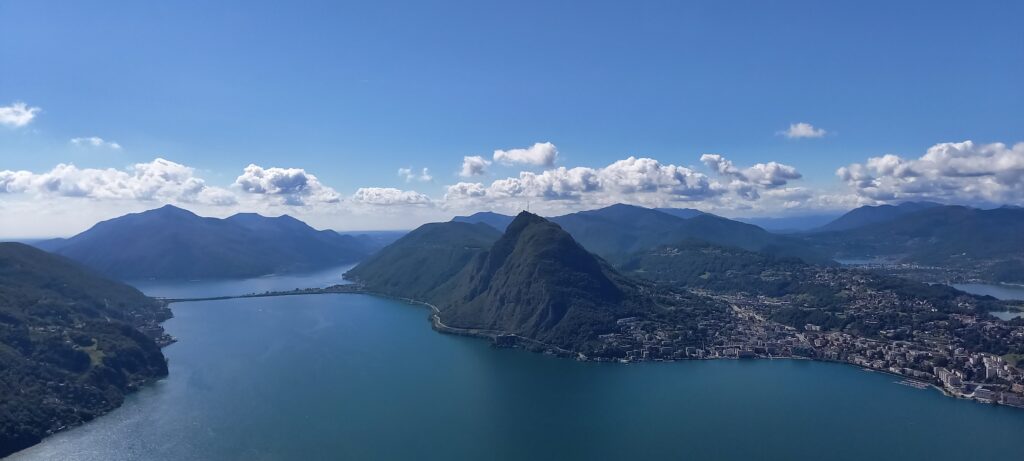 Blick vom Monte Bré zum Monte S. Salvatore bei Lugano - 21.09.2021