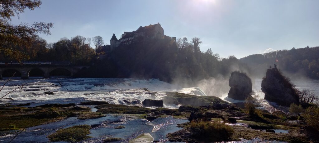 Der imposante Rheinfall in Natura 06.11.2021