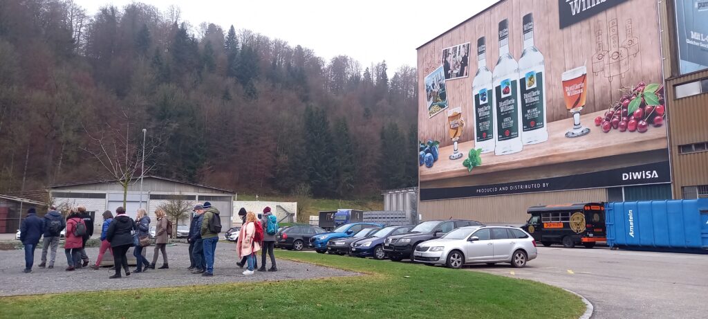 vor dem Produktionsgebäude der Distillerie DIWISA in Willisau - 25.11. 2021