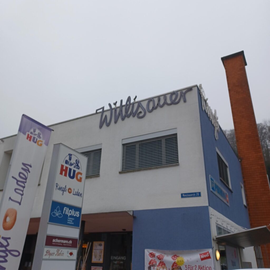 vor dem Ringli-Laden in Willisau - 25.11.2021 