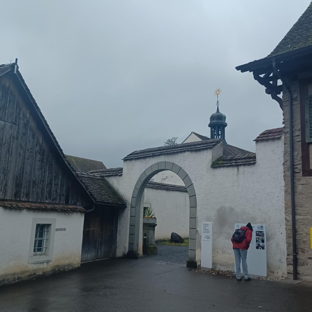 Torbogen bei der Klosteranlage - 14.11.2021