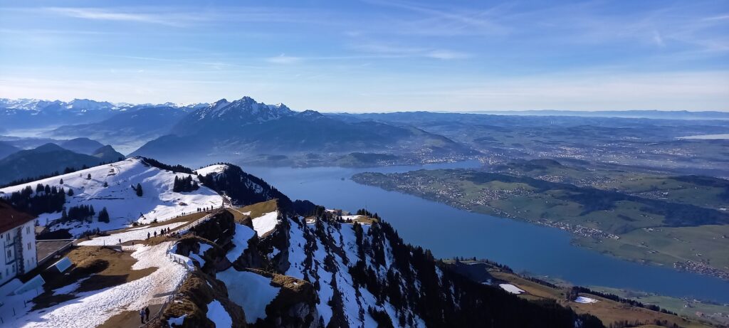 prächtiger Blick von der Rigi auf den Vierwaldstättersee und den Pilatus - 01.01.2022